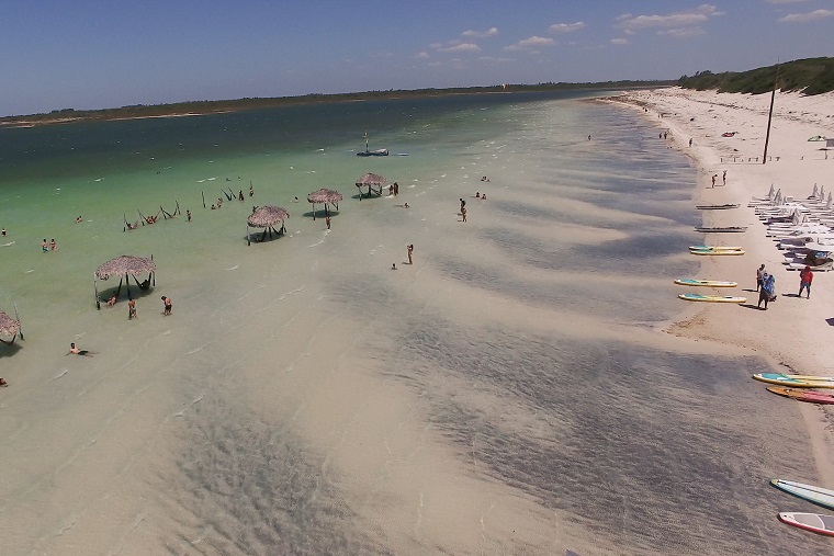 Como economizar turistando: rede de supermercado garante economia para  visitantes de praias do litoral leste do Ceará - Jornal do comércio do ceará