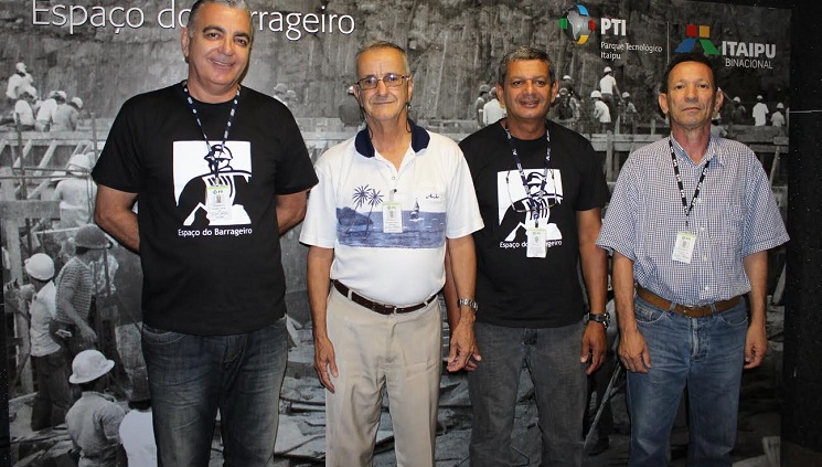 Luciano Luiz (primeiro à esquerda) e colegas barrageiros. Crédito: Divulgação Luciano Luiz (primeiro à esquerda) e colegas barrageiros. Crédito: Divulgação
