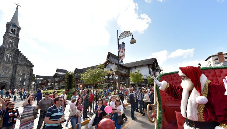 Desfile é uma das atrações em Gramado. Crédito: Cleiton Thiele