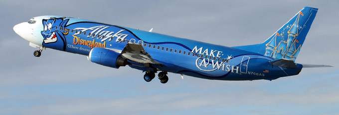 O gênio da lâmpada mágica de Aladdin é a estrela do avião de uma empresa americana, com capacidade para transportar 144 passageiros. Crédito da foto: Alaska Air Group