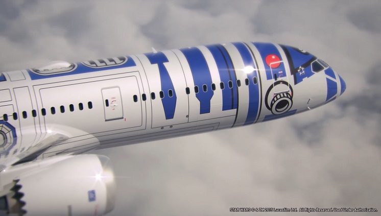 O R2-D2, da série Star Wars, um dos robôs mais famosos dos cinemas, estampa um avião de uma empresa aérea japonesa que divulga o próximo filme da série, Star Wars: The Force Awakens. Crédito da foto: All Nippon Airways