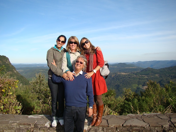 Cristiana Ferraz, em 2009, com a família em Gramado (RS). Crédito: Divulgação.