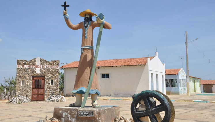 Estátua de Antônio Conselheiro em Canudos (BA). Foto: Rita Barreto