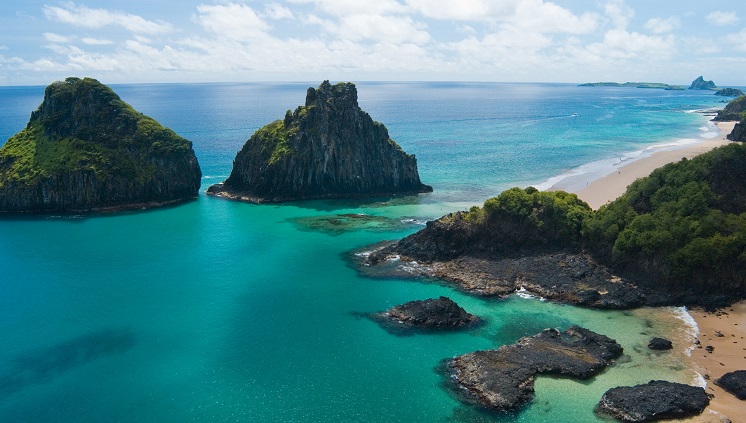 Morro Dois Irmãos em Fernando de Noronha (PE). O destino é um dos mais desejados pelos turistas brasileiros. Foto: Ricardo Rollo