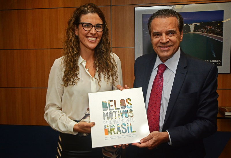 Ministro Henrique Eduardo Alves e a presidente da TAM, Claudia Sender. Foto: Paulino Menezes.Ascom/MTur