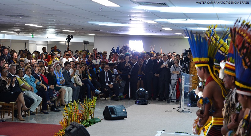A presidenta Dilma Rousseff participa do lançamento nacional da primeira edição dos Jogos Mundiais dos Povos Indígenas (Valter Campanato/Agência Brasil) A presidenta Dilma Rousseff participa do lançamento nacional da primeira edição dos Jogos Mundiais dos Povos Indígenas (Valter Campanato/Agência Brasil)