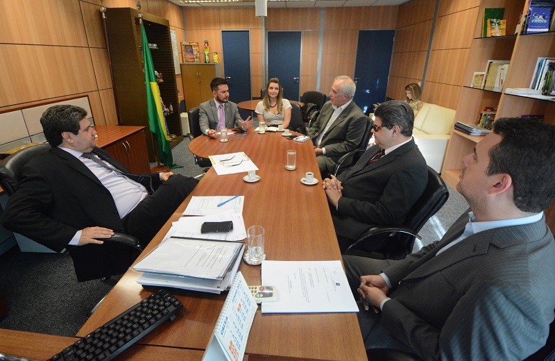 Reunião entre o secretário Nacional de Políticas de Turismo, Júnior Coimbra, e o secretário Nacional de Promoção dos Direitos da Pessoa com Deficiência, Antonio José Ferreira. Foto: Ascom/MTur
