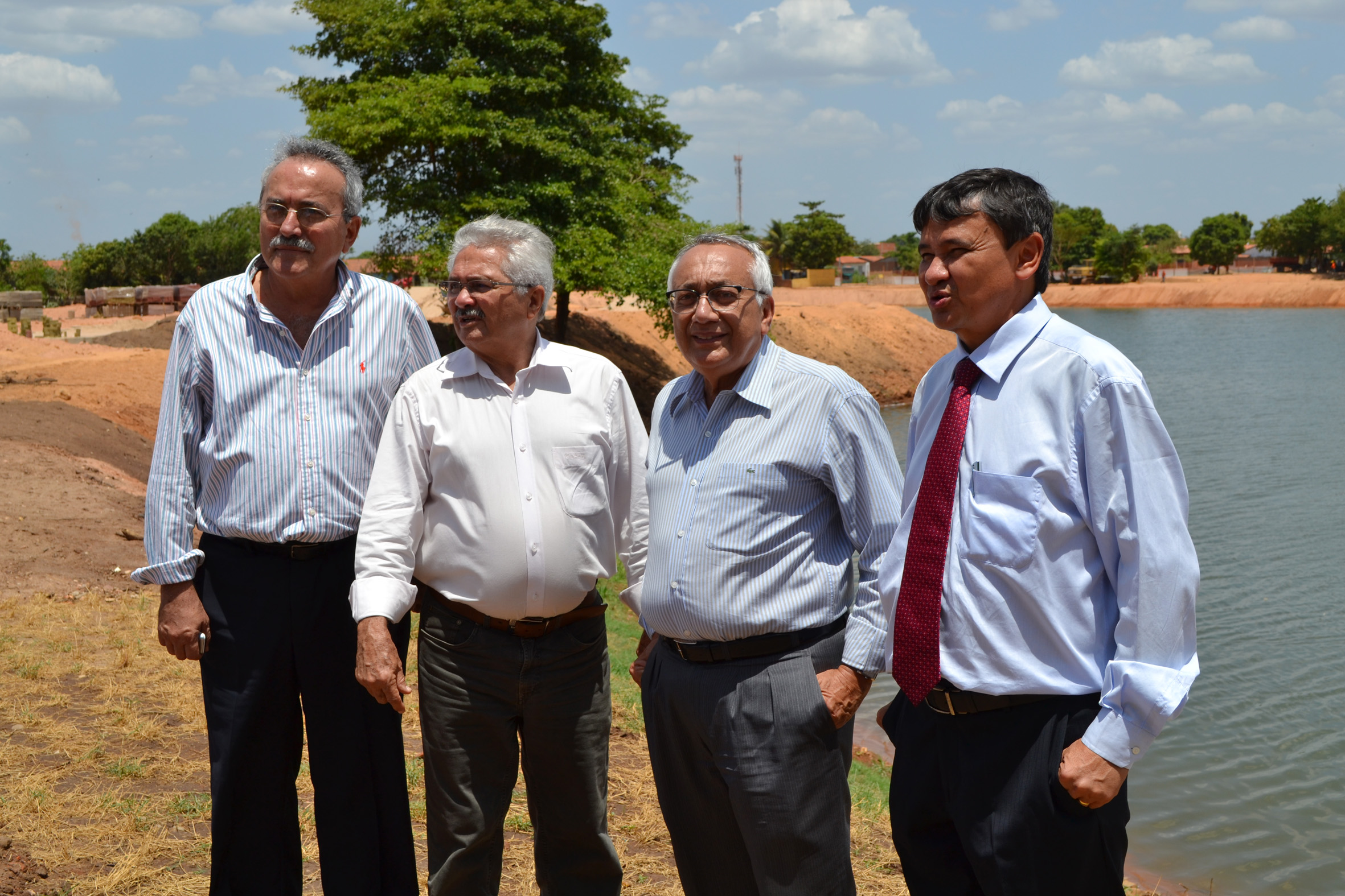 Ministro vistoria obras em Teresina