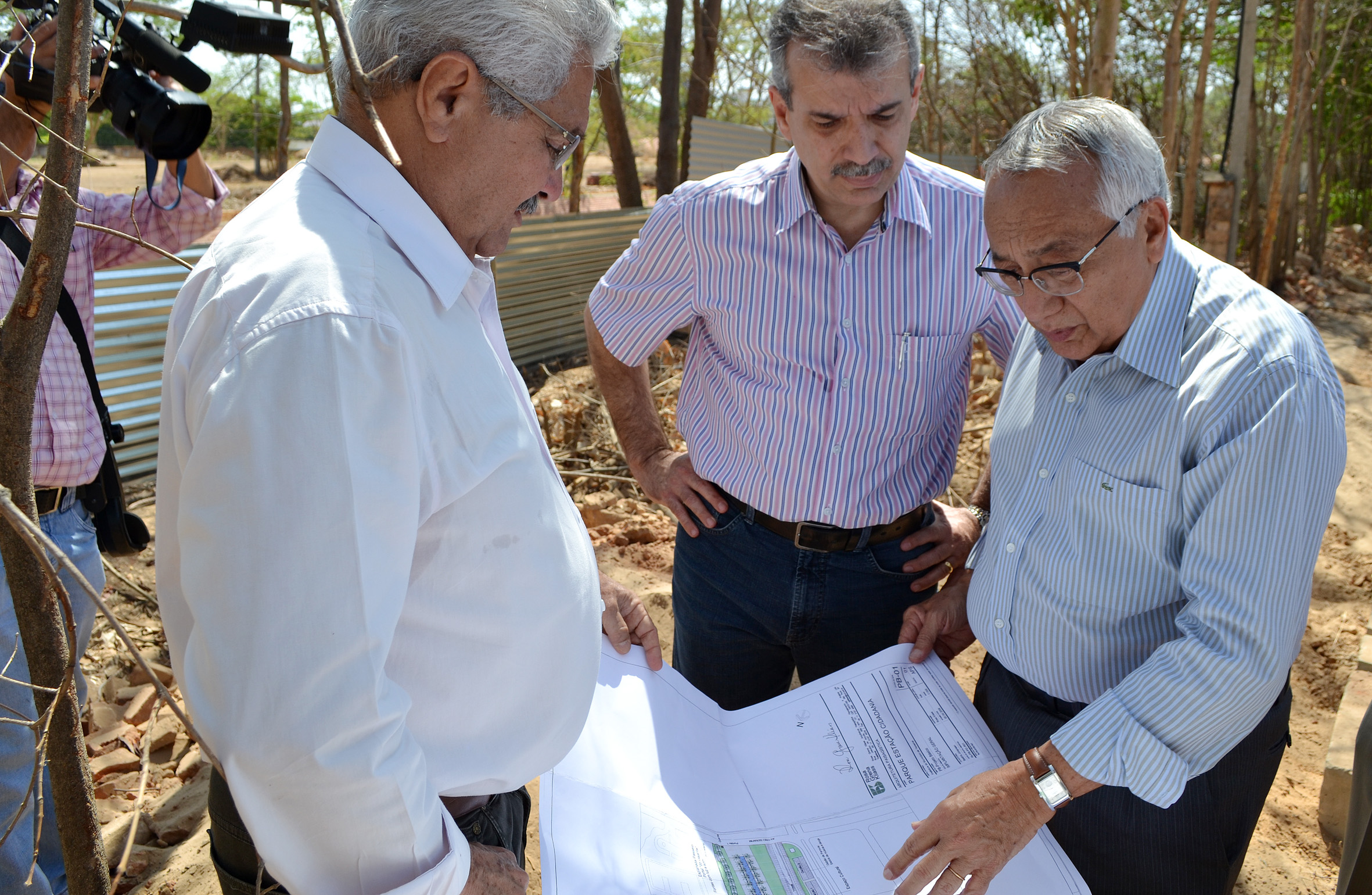 Ministro vistoria obras em Teresina