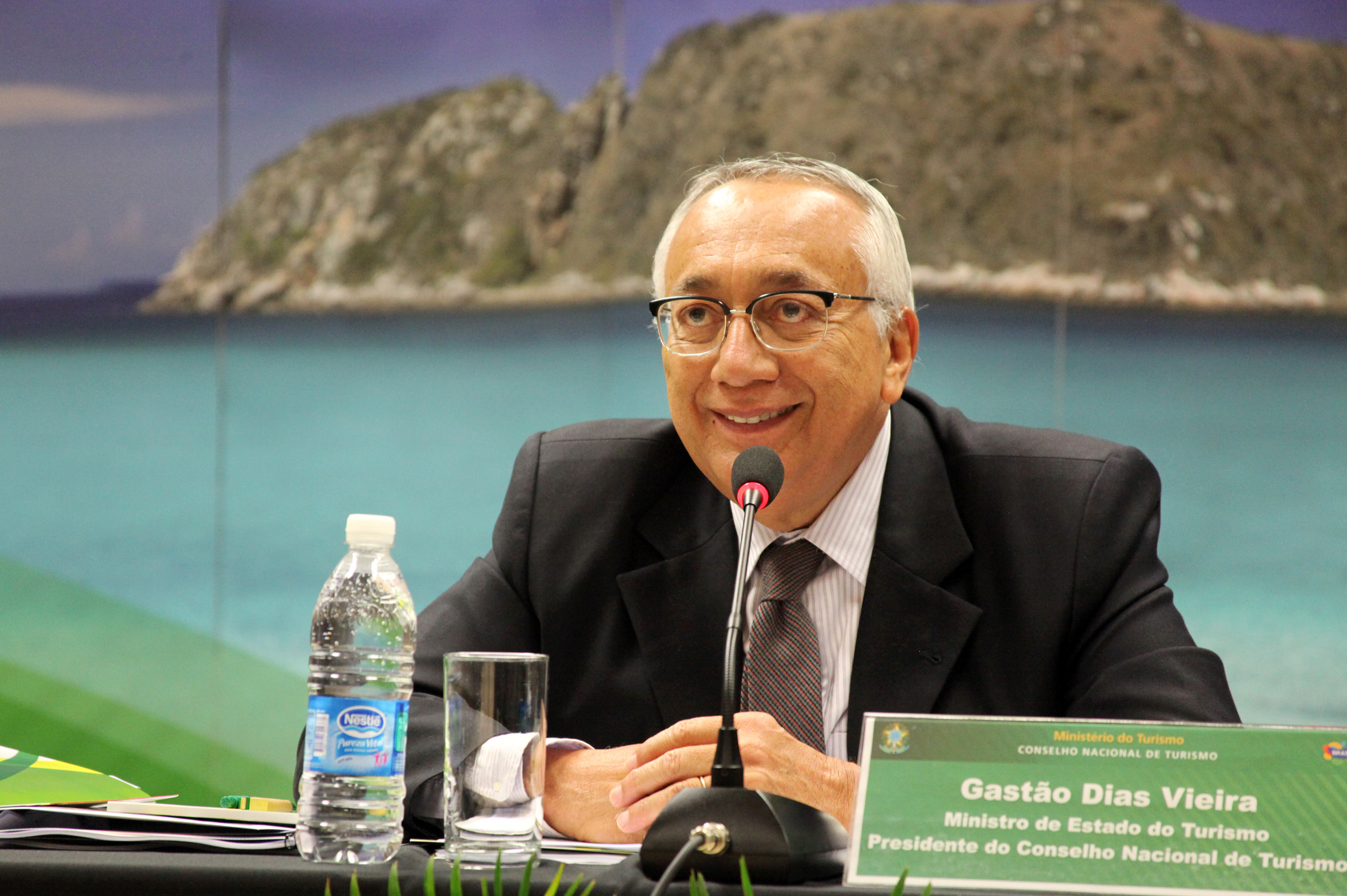 Ministro faz balanço do ano em reunião do CNT