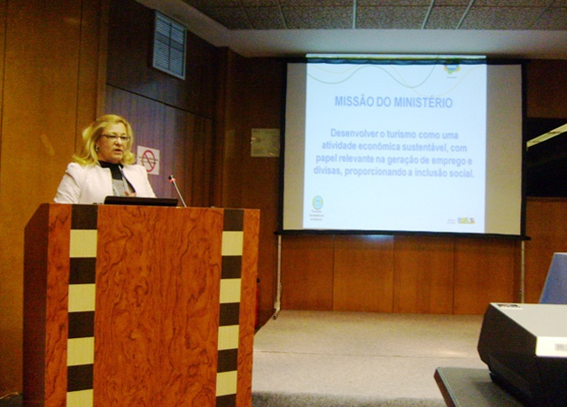 Elisabeth Bahia, coordenadora-geral do Turismo Sustentável e Infância (TSI), em seminário na Espanha Foto: Paloma Santos