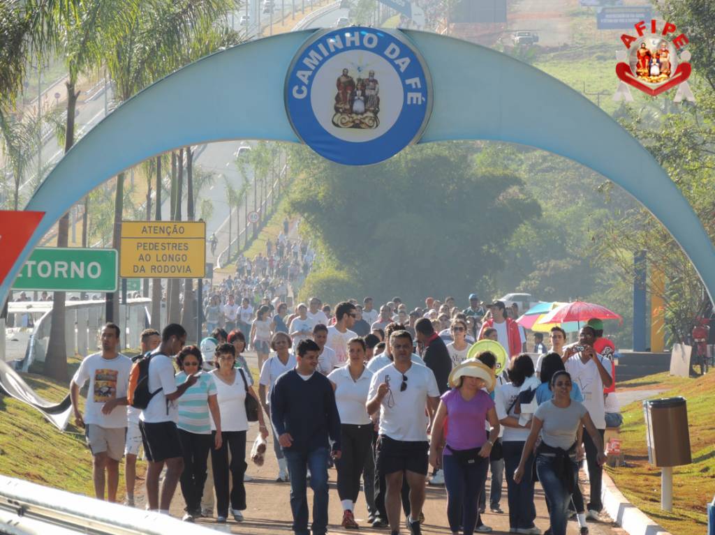 Trindade (GO) surgiu de uma romaria e continua seguindo sua vocação religiosa até hoje. 