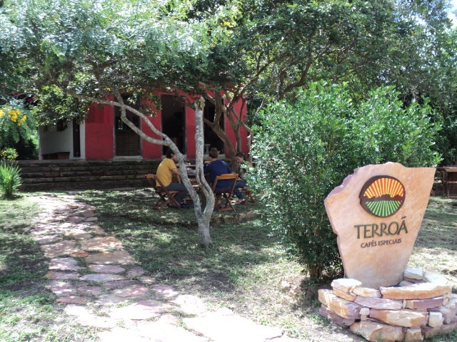 Cafeteria onde também é feita a torrefação de parte do café produzido em Piatã