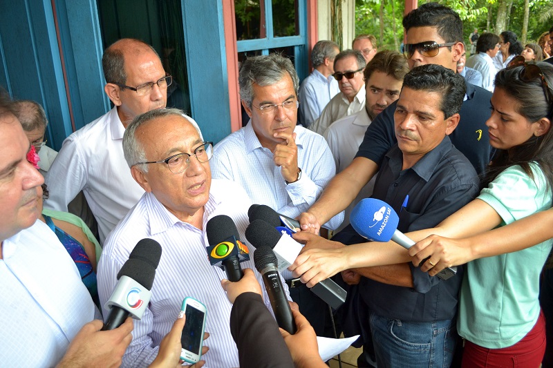 Ministro assinou ordem de serviço para a construção de shopping popular em Rio Branco