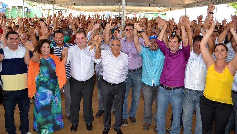 Ministro assinou ordem de serviço para a construção de shopping popular em Rio Branco