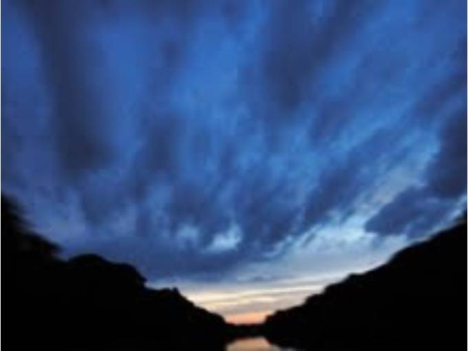 Nascer do dia no Arquipélago de Anavilhanas (AM)