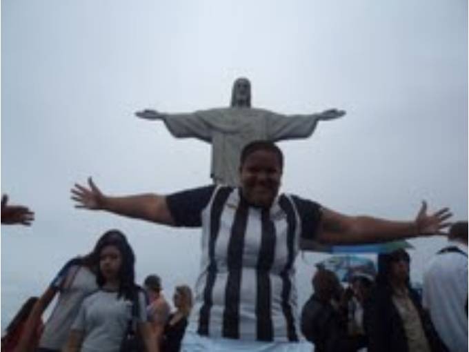 Braços abertos junto ao Cristo Redentor (RJ)