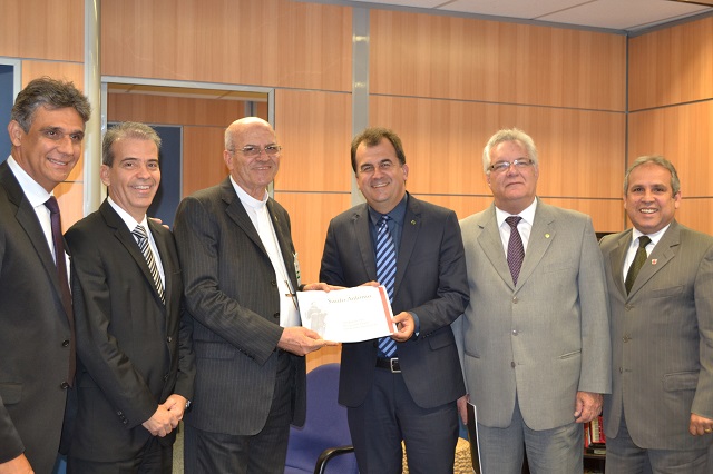 MTur recebe arcebispo de Recife